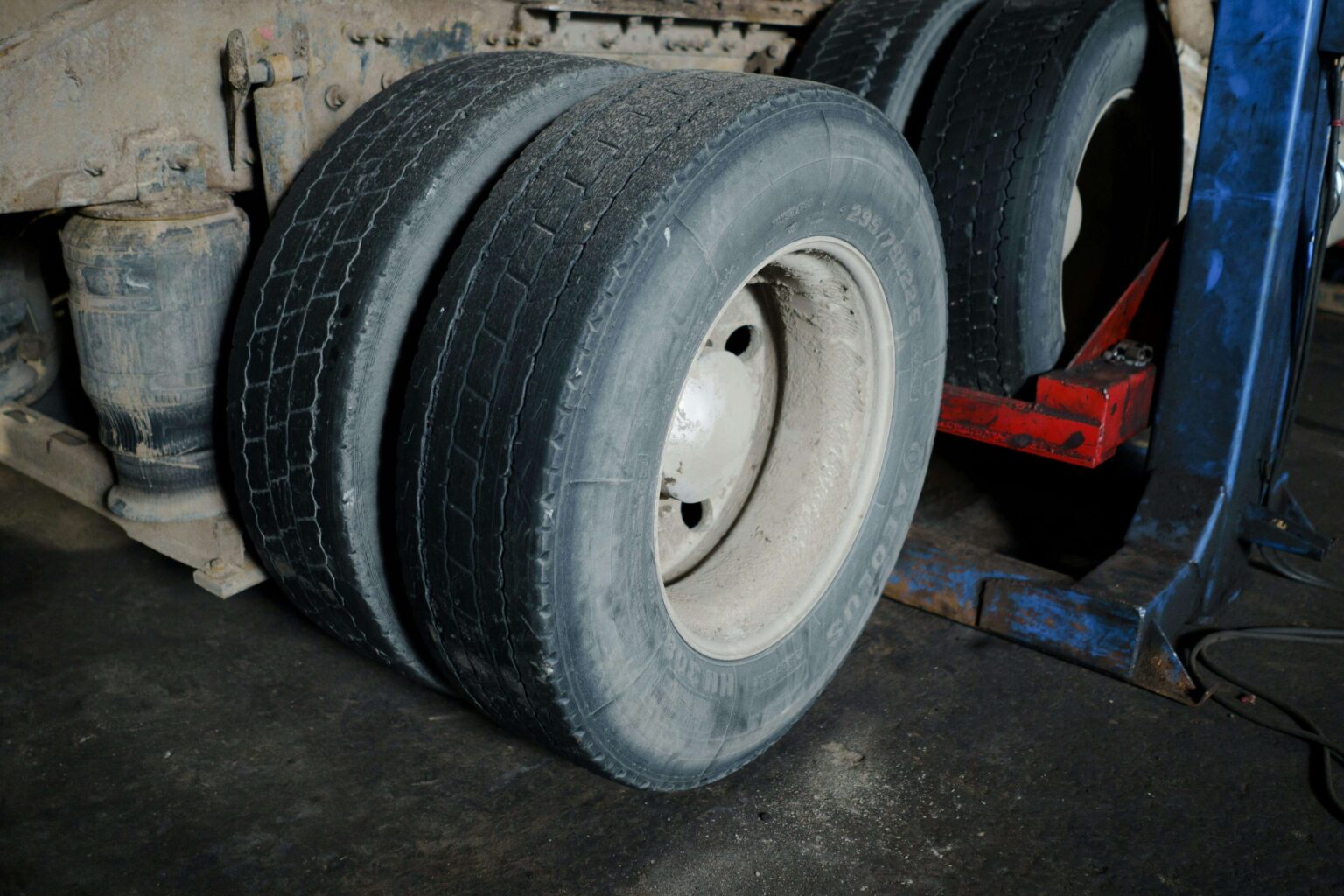 WHEELS TENDER