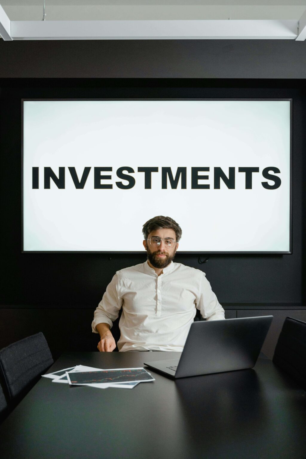 INVESTMENT CONSULTANT
