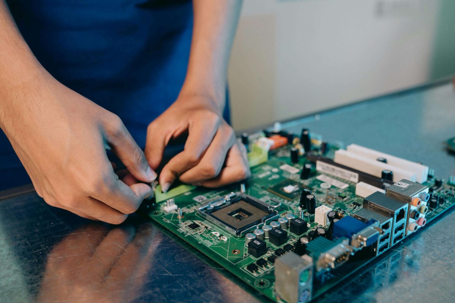 IT Lecturer – Hardware