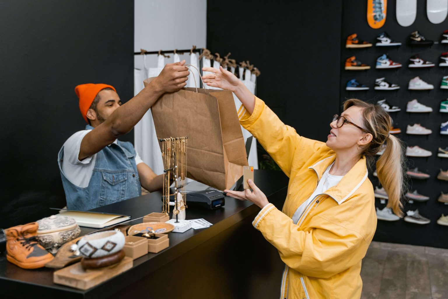 Casual Frontshop Assistant