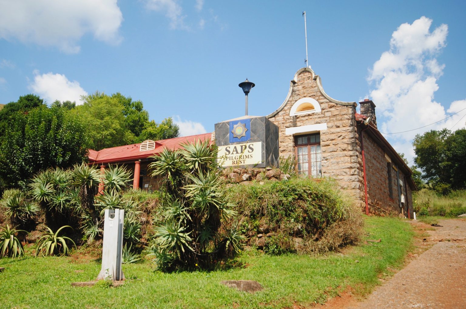SAPS Harrismith Police Station Cells: Repair Leaking Concrete Roof